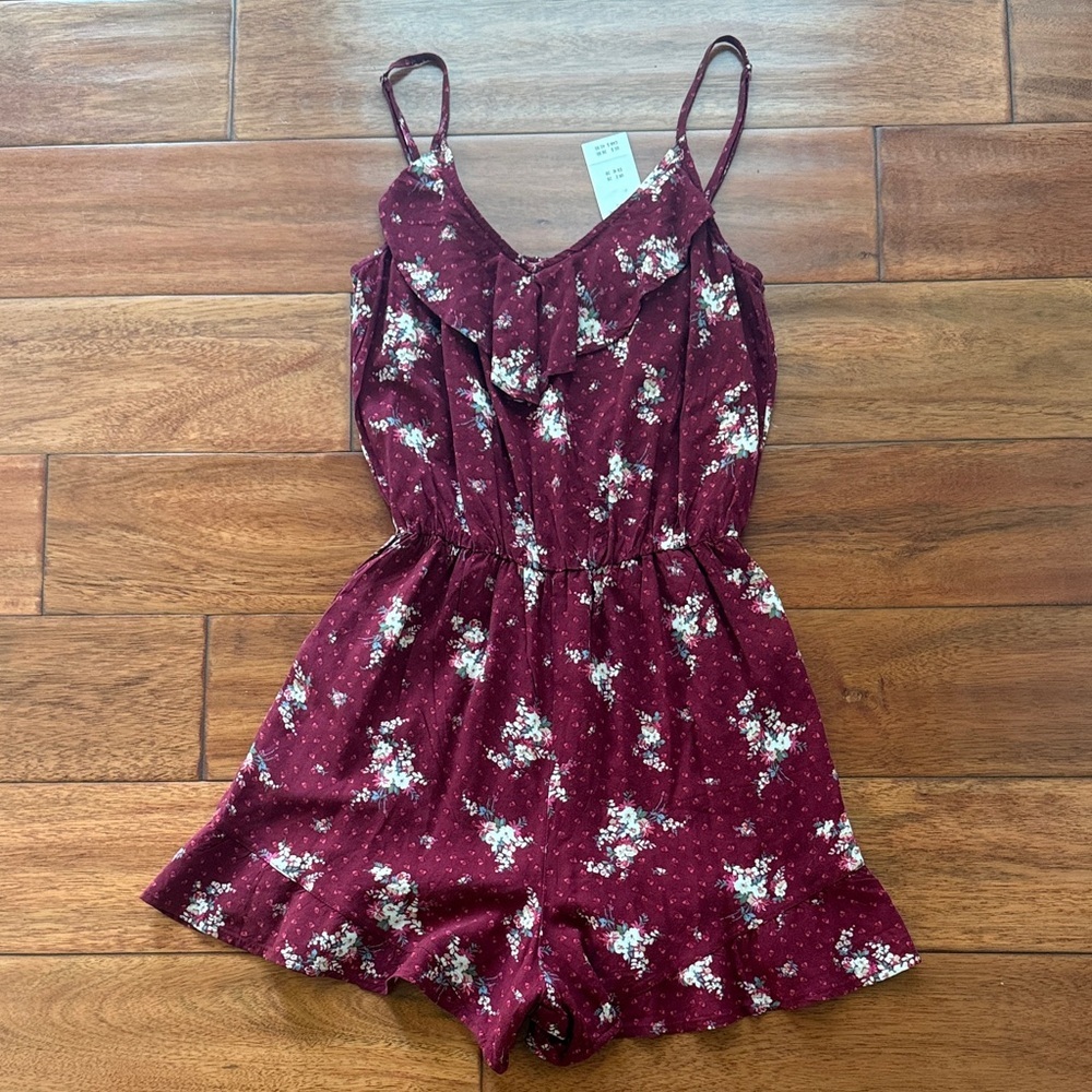 NWT Hollister Floral Burgundy Romper Size XS